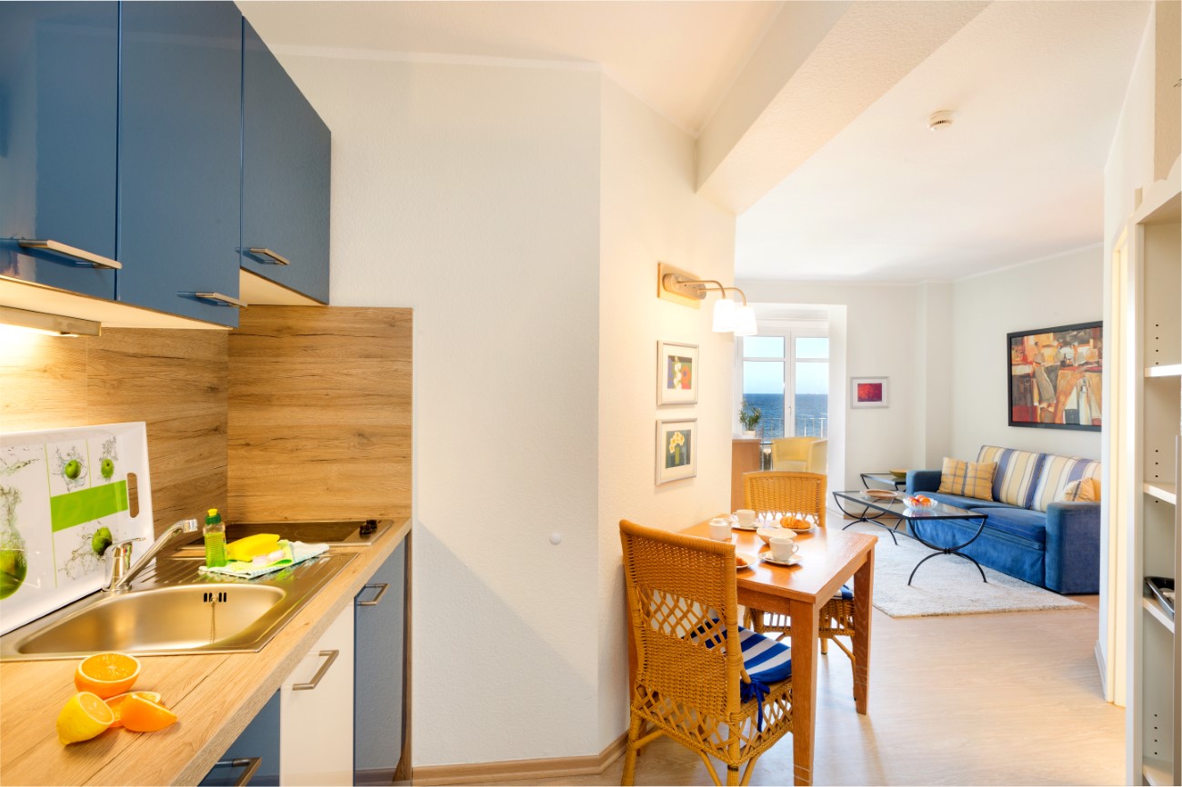 Apartmenthaus Freia Appartment Wellenspiel Seebad Binz Insel Rügen Küchenzeile am Sandstrand