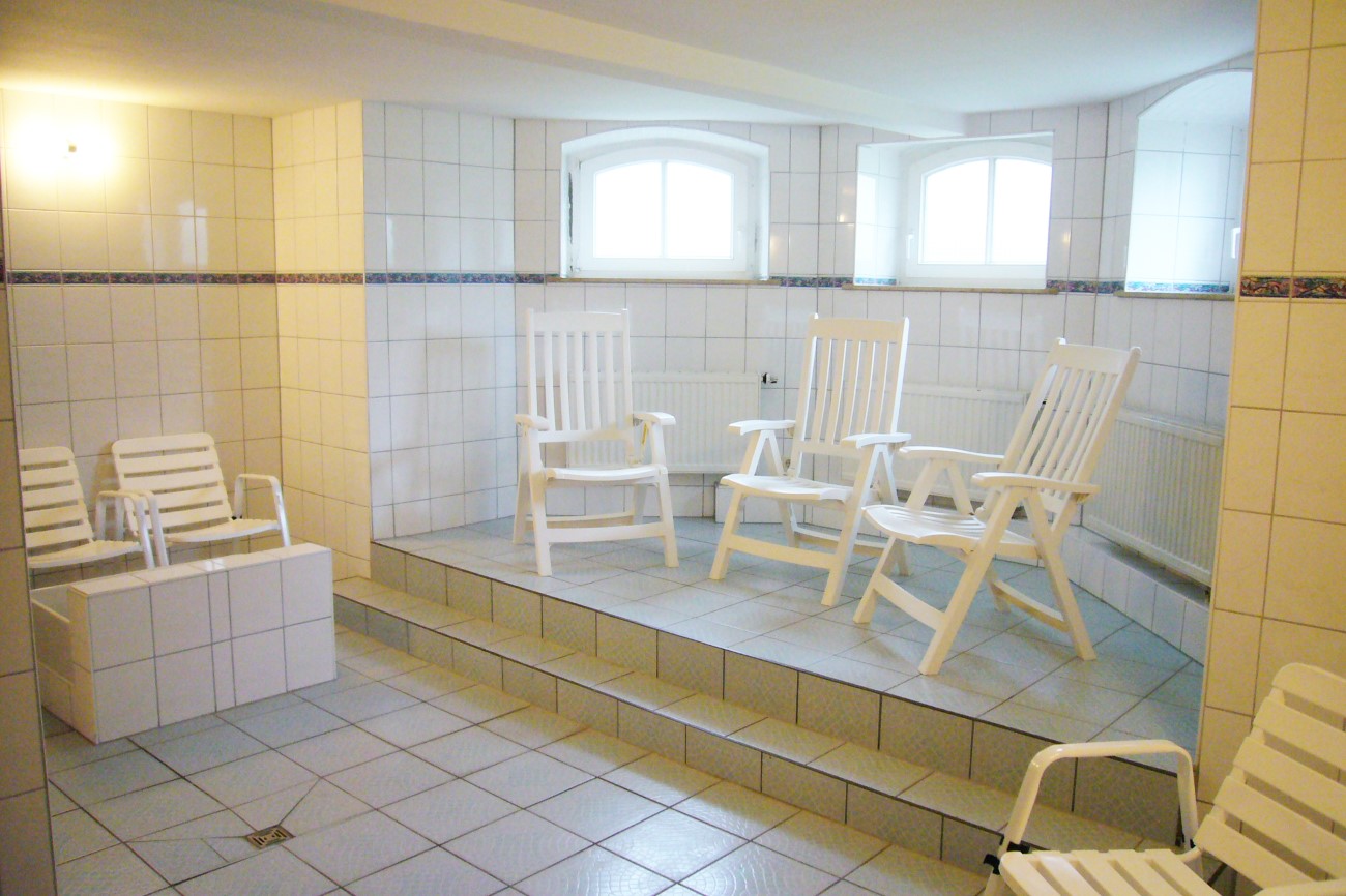 Haus Glückspilz Ferienwohnungen am Strand Seebad BInz Insel Rügen Sauna im Haus Ruheraum