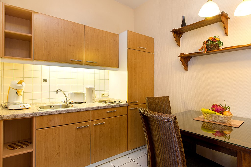 Apartmenthaus Glückspilz Appartment Dolce Vita Ostseebad Binz Insel Rügen Wohnzimmer mit Küchenzeile