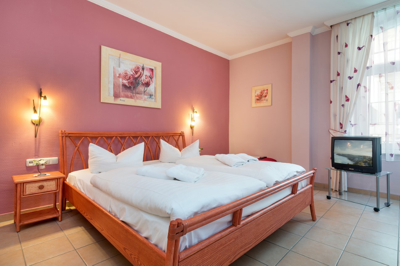 Haus Glückspilz Appartement Strandrose Seebad Binz Insel Rügen Schlafzimmer mit Doppelbett