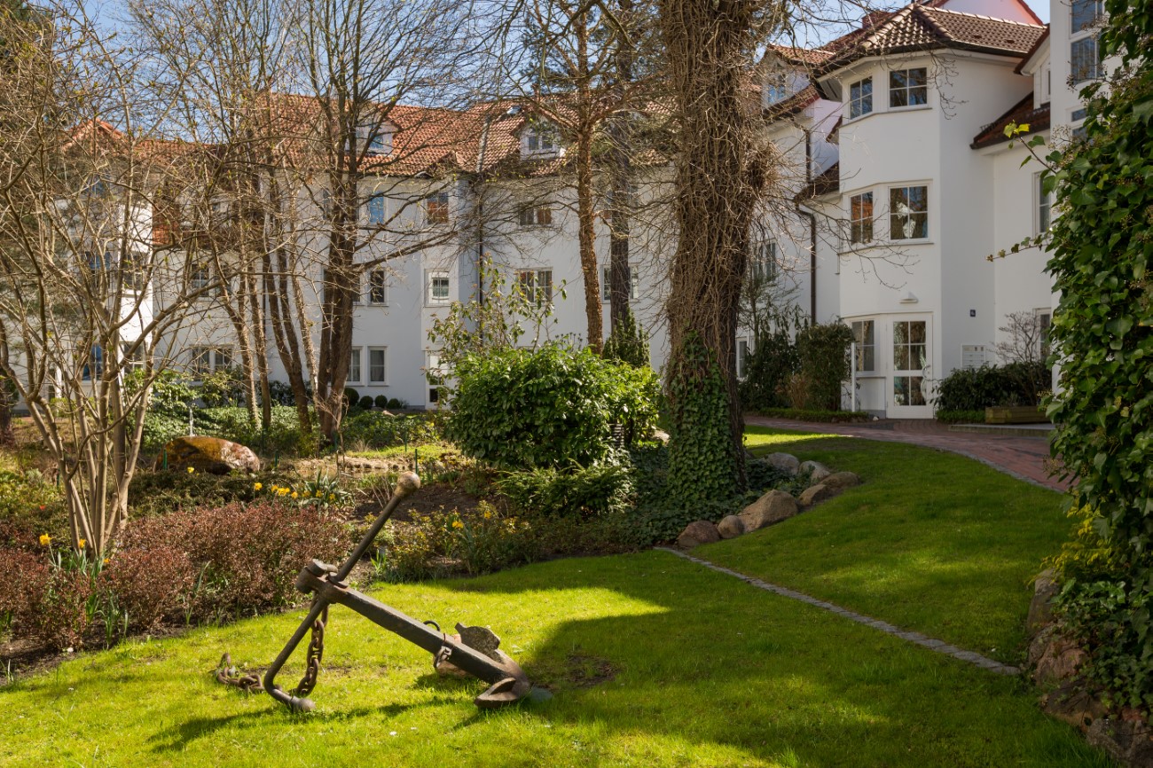 Haus Granitz Ferienwohnungen Seebad Binz Insel Rügen Hausansicht Parkanlage