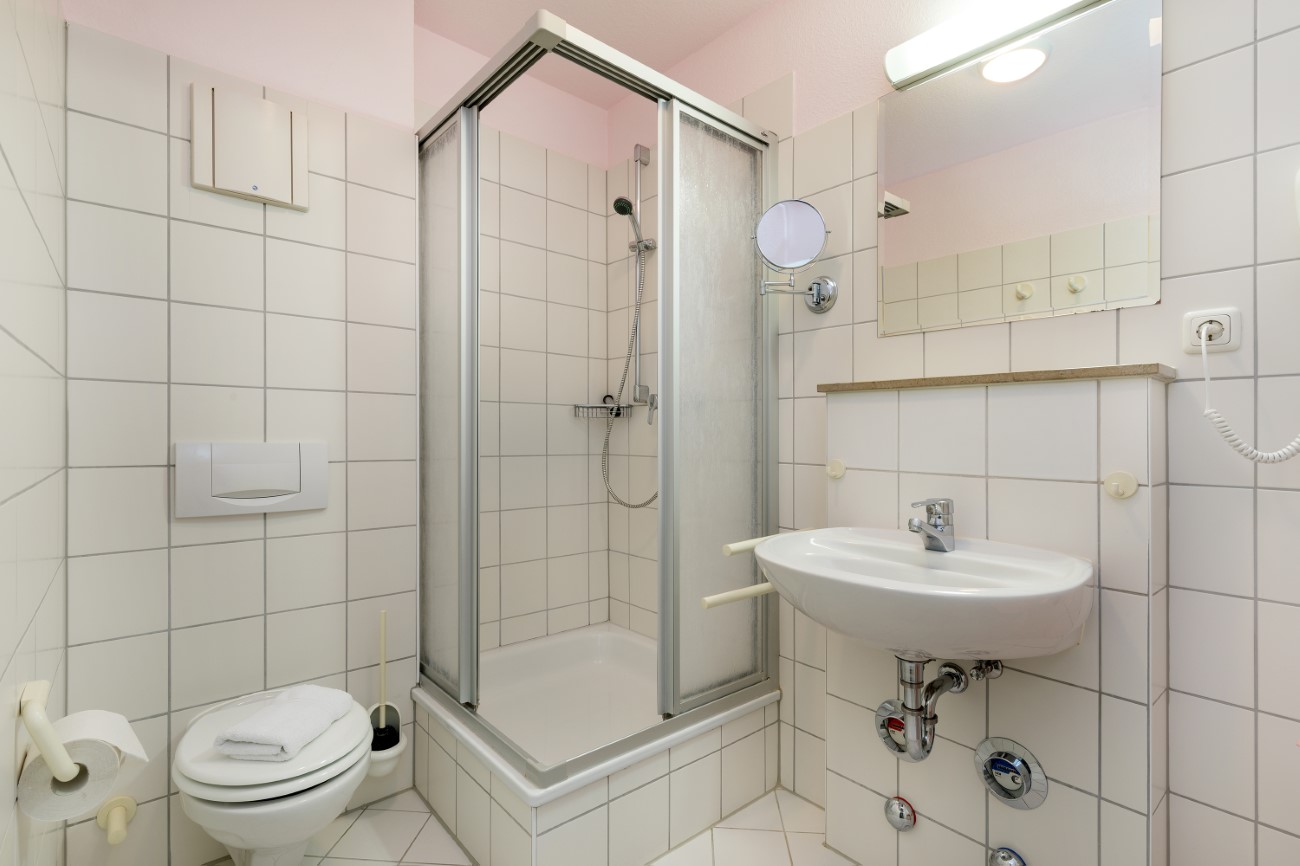 Apartmenthaus Haus Granitz Ferienwohnung Nr. 19 Seebad Binz Insel Rügen zwei Bäder mit Dusche