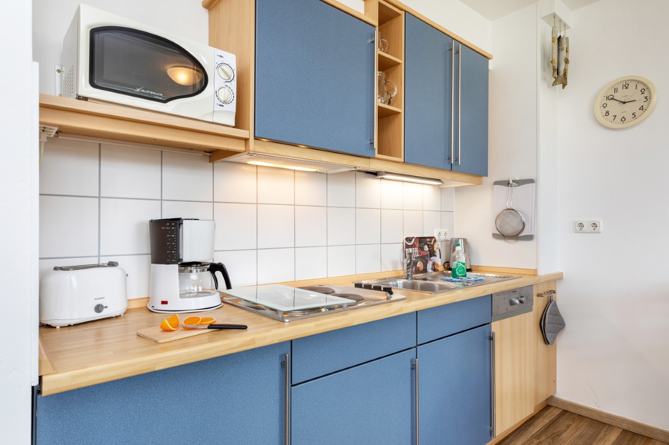 Apartmenthaus Haus Granitz Apartment Nr. 19 Seebad Binz Insel Rügen Küchenzeile mit Mikrowelle