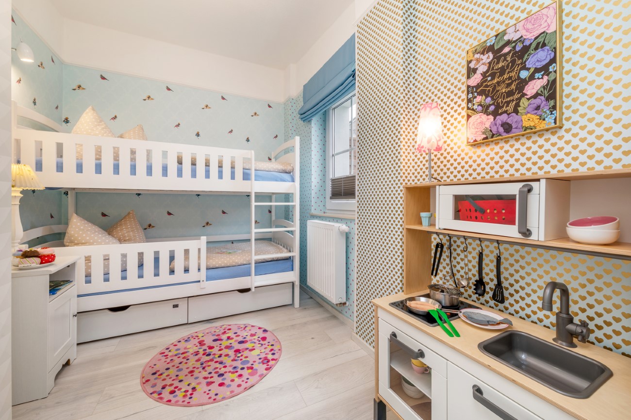 Ferienhaus Vogelhaus Seebad Binz Ostseeinsel Rügen Kinderzimmer mit Etagenbett und Garten