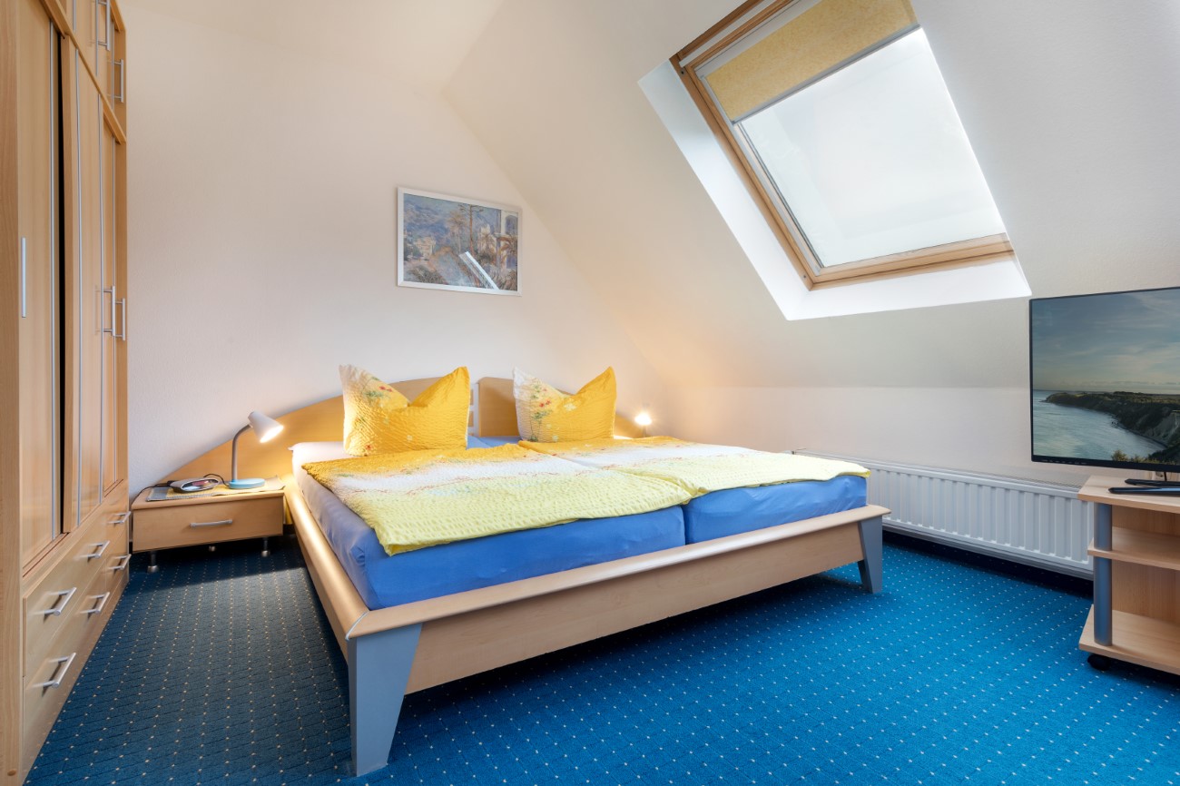Ferienwohnung Vogelnest Seebad Binz Insel Rügen Schlafbereich mit Doppelbett
