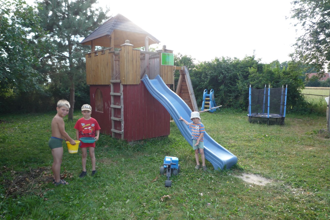 Bauernhof Wittower Fähre Vaschvitz Ferienwohnungen Insel Rügen Landurlaub für Kinder mit Spielwiese und Garten ruhige Lage