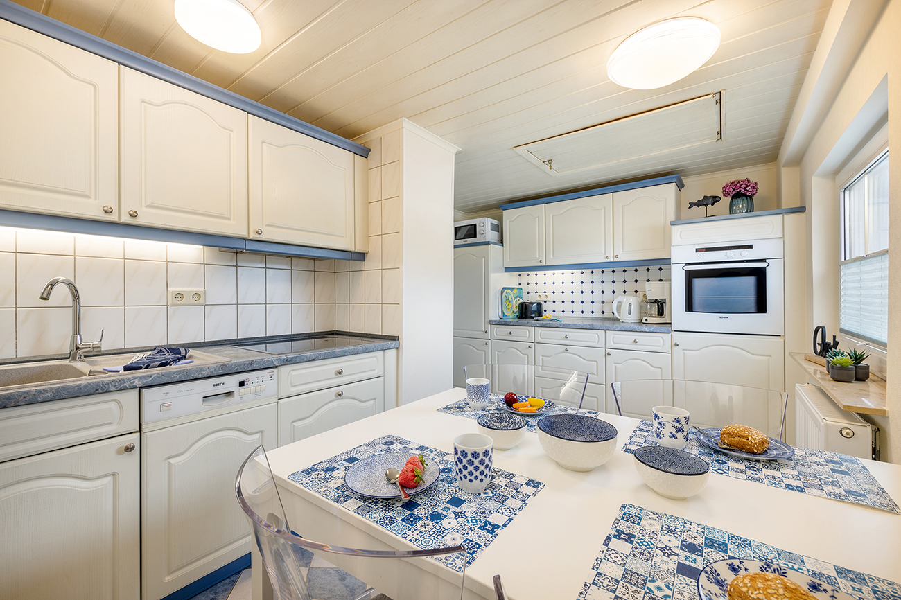 I´Ferienwohnung Inselglück Seebad binz Insel Rügen Küche mit Esstisch