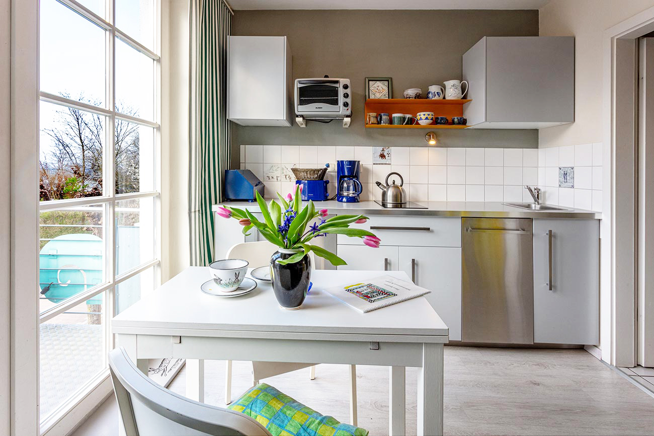 Haus Karoline Appartement Hasensasse Seebad Binz Insel Rügen Küchenzeile mit Geschirrspüler