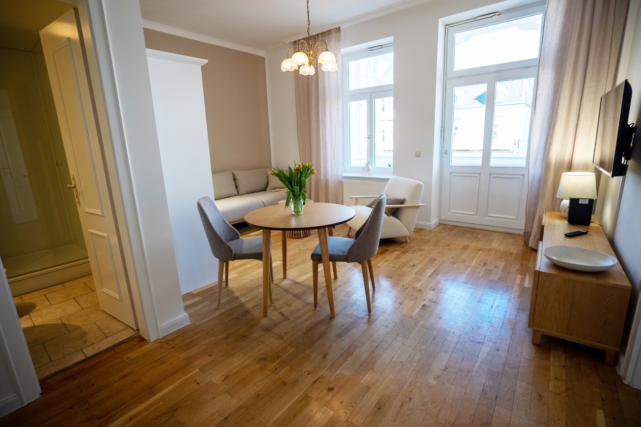 Villa Alba Apartment Otto von Bismarck Seebad Binz insel Rügen Wohnzimmer mit TV