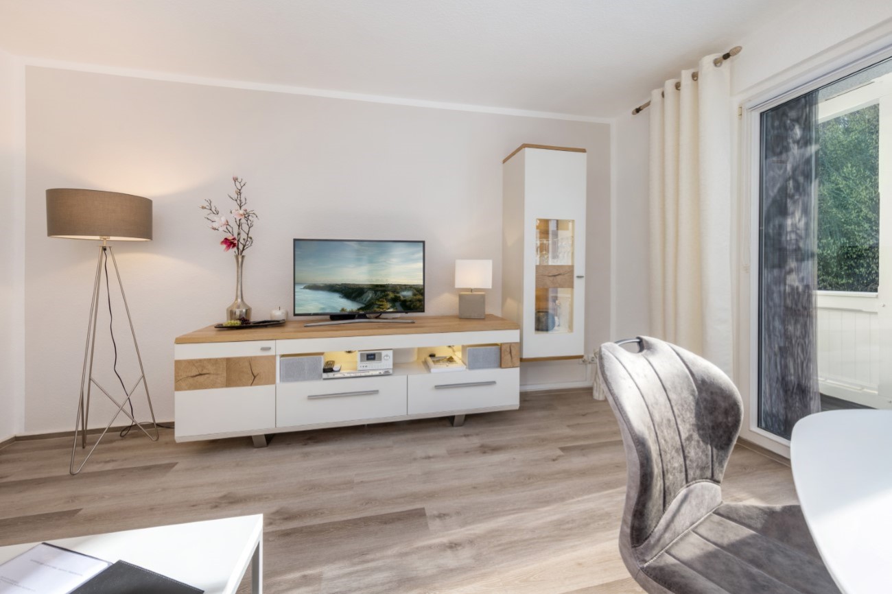 Ferienwohnung Buchenberg 2 im Ostseebad Binz auf der Insel Rügen - Wohnzimmer mit TV